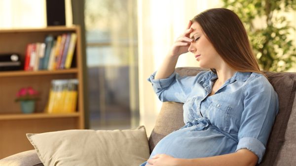 نزول دم مع مخاط في الشهر التاسع بدون طلق: أسبابه، وعلاجه