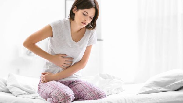 هل أعراض الحمل تشبه أعراض الدورة: أهم الفروق بينهما
