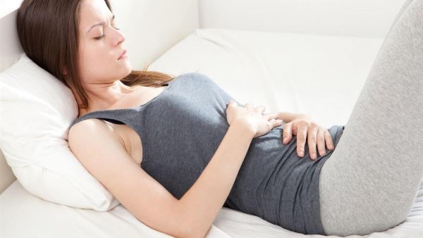 هل تشعر المرأة بانغراس البويضة في الرحم