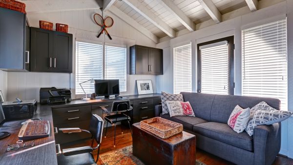 أحد أفضل الطرق لتوفير مساحة تخزين أكبر هو استبدال الرفوف الثابتة بأرفف قابلة للسحب أحد أفضل الطرق لتوفير مساحة تخزين أكبر هو استبدال الرفوف الثابتة بأرفف قابلة للسحب