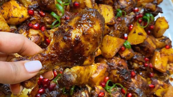 أفخاذ دجاج بصلصة العسل ودبس الرمان