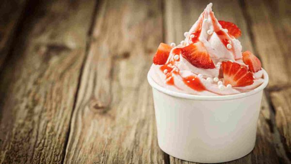 الآيس كريم بالفواكه واللّبن