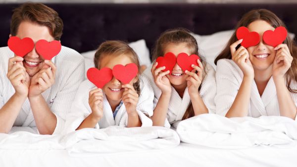 تعتبر الزينة طريقة سريعة وجميلة للاحتفال بعيد الحب مع الأطفال