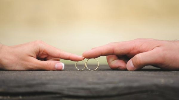 هناك مستويات من التواصل يحتاج إليه زواجك من أجل ضمان استمراره واستقراره هناك مستويات من التواصل يحتاج إليه زواجك من أجل ضمان استمراره واستقراره