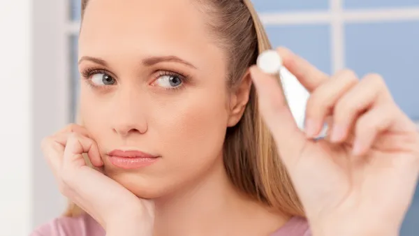 تحتوي الأدوية المسكنة على حمض الأسيتيل ساليساليك أو ما يعرف بالأسبرين