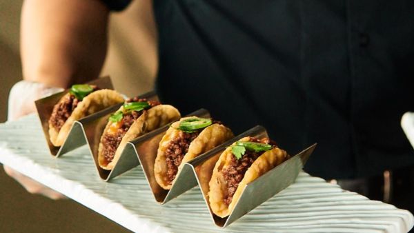 تجربة طعام يابانية فريدة من مطعم أكيرا باك