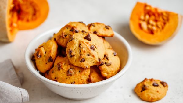 كوكيز اليقطين المقرمش بالشوكولاتة  كوكيز اليقطين المقرمش بالشوكولاتة