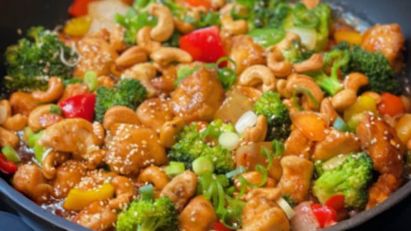 دجاج بالخضار والكاجو