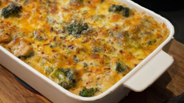 دجاج بصلصة الفطر مع البروكلي والسبانخ