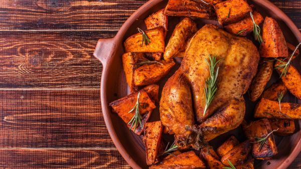 دجاج مشوي بالفرن مع البطاطا الحلوة