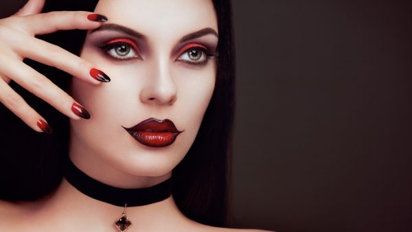 صور رسمات مناكير زيّني بها أظافرك في عيد الهالوين صور رسمات مناكير زيّني بها أظافرك في عيد الهالوين