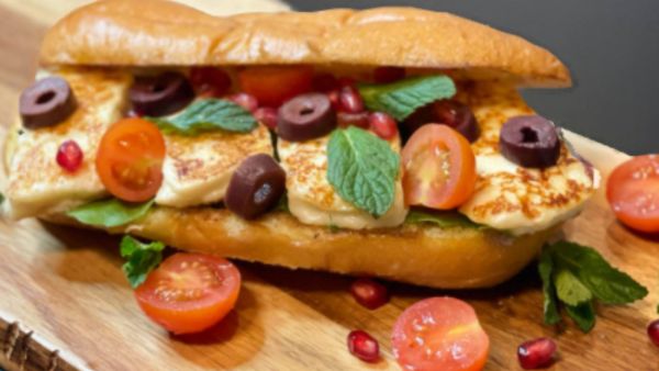 سانديشة حلوم مشوية مع صلصة اللبن ودبس الرمان