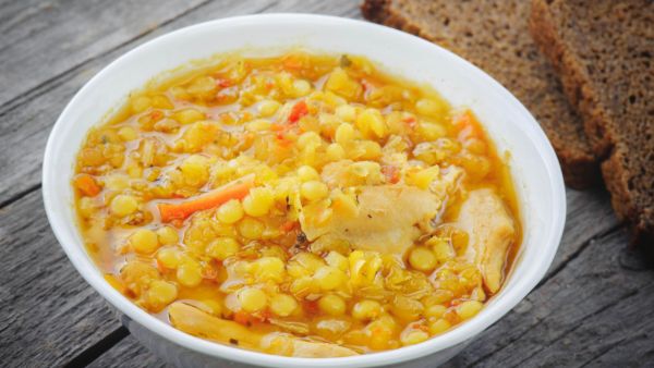 شوربة العدس بالدجاج 