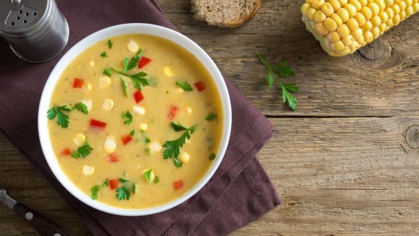 شوربة شاودر الذرة والبطاطا