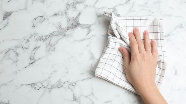 الرخام أجمل الأرضيات والأسطح ويضفي أناقة شديدة على المنزل