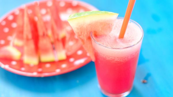 عصير البطيخ بالحليب