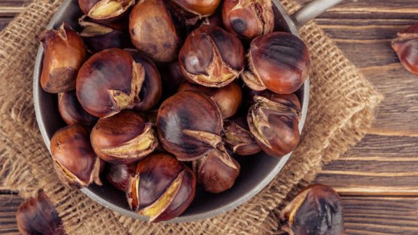تمتاز الكستناء عن باقي أنواع المكسرات بمحتواها الغني بالكاربوهايدرات المعقدة