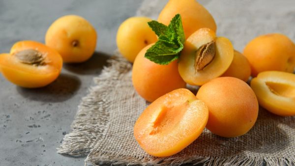 يقي المشمش من البواسير والإمساك 