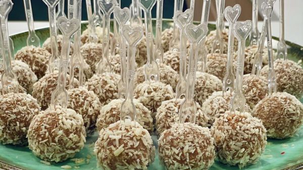 كرات السميد بالقهوة والشوكلاتة على طريقة ديما حجاوي