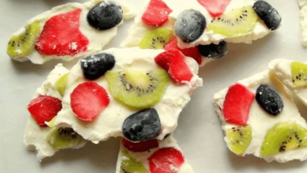 مربعات اللبن بالفواكة