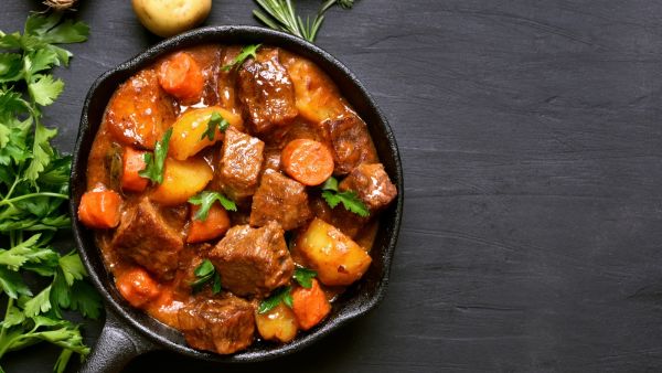 يخنة اللحم بالبطاطا الحلوة