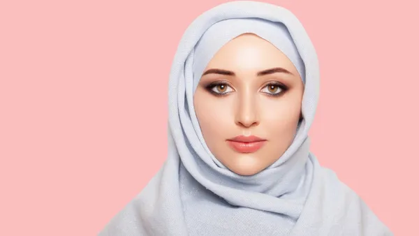دللي بشرتك بالأقنعة الطبيعية من العسل والخيار 