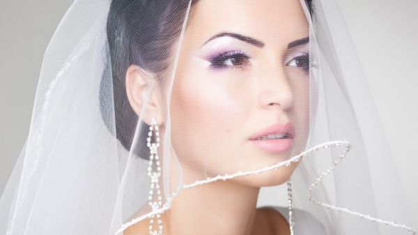 ترطيب البشرة وتعتبر من أهم الخطوات التي يجب مراعاتها ترطيب البشرة وتعتبر من أهم الخطوات التي يجب مراعاتها
