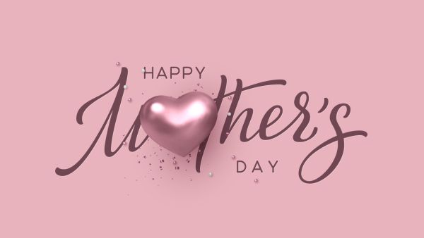 قومي بشراء مجموعة من الشموع المعطرة أو المزخرفة بأشكال جميلة عيد الأم