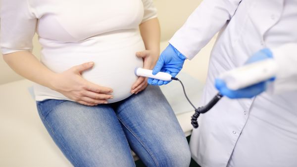 يمكن استخدام عدد من الأجهزة الطبية المختلفة لسماع نبض الجنين يمكن استخدام عدد من الأجهزة الطبية المختلفة لسماع نبض الجنين