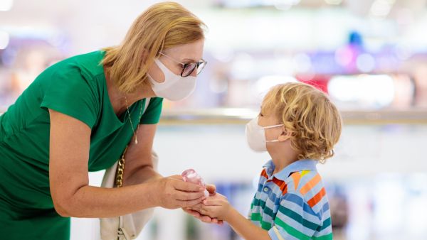 تذكري أنه ليس من السهل على الطفل أن يظل هادئًا في ظل الجائحة
