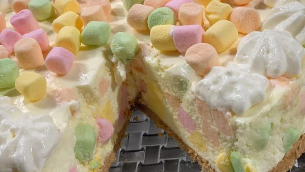 كيكة المارشميلو والأناناس الباردة