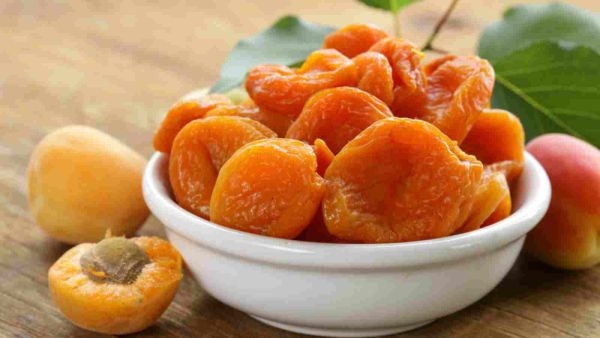 لعدم توافر المشمش طوال العام يلجأ البعض لتجفيفها