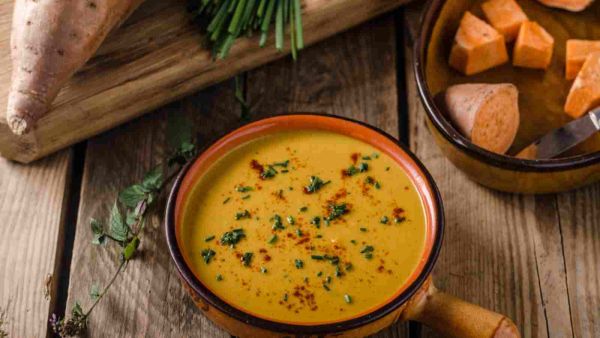 شوربة بطاطس الحلوة بالكريمة