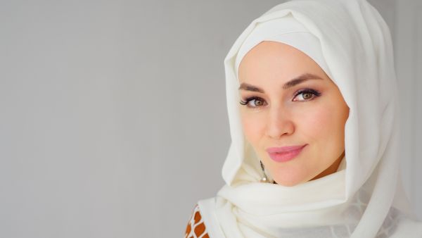 احرصي على عدم ارتداء الحجاب المطبع مع الملابس المزينة