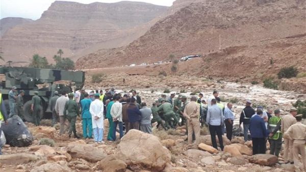 انقلاب حافلة جراء السيول في إقليم الرشيدية في جنوب شرق المغرب
