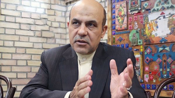 معاون وزير الدفاع الإيراني السابق، علي رضا أكبري