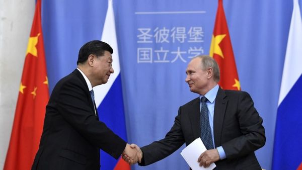  الرئيسي الروسي فلاديمير بوتين ونظيره الصيني شي جين بينغ