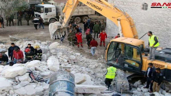 انهيار مبنى مخالف في حي المعادي بحلب القديمة