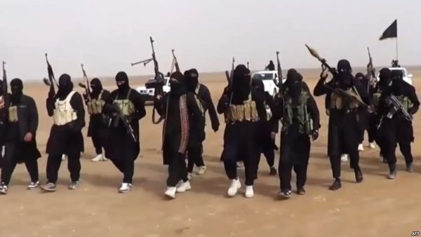 عناصر داعش ما زالوا يتحصنون في الصحراء بتدمر وسط سوريا