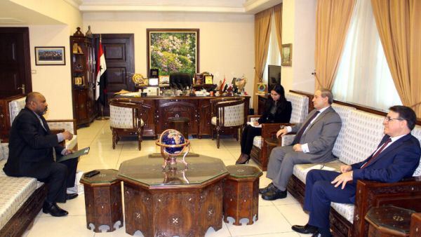 القائم بأعمال سفارة السودان الوليد عبد الله أحمد عبد الله ونائب وزير الخارجية السوري، فيصل المقداد