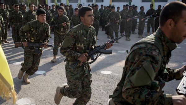 المقاتلون الأكراد انسحبوا إلى مسافة 32 كم (20 ميلا) من الحدود مع تركيا