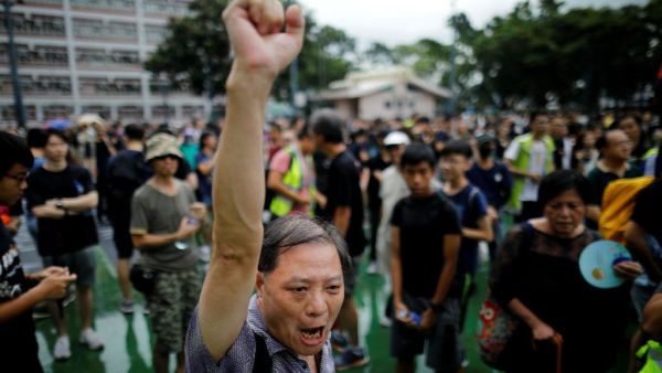 محتجون في هونغ كونغ