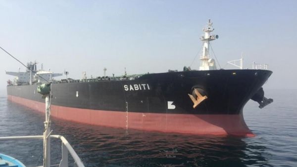 استهداف ناقلة نفط إيرانية في البحر الأحمر