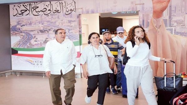 وصول 300 كويتي عادوا إلى البلاد من لبنان