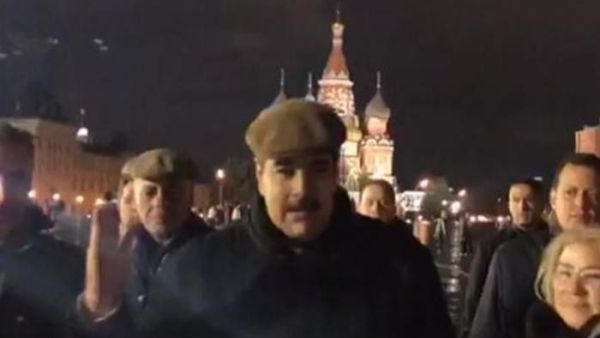 مادورو في الساحة الحمراء وسط موسكو