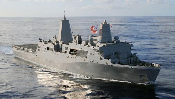 سفينة حربية أمريكية