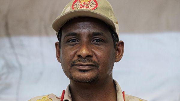 قائد قوات الدعم السريع في السودان محمد حمدان دقلو (أ ف ب)