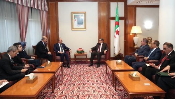 رئيس الوزراء الجزائري عبد العزيز جراد، الثلاثاء، يلتقي وزير الخارجية التركي أوغلو