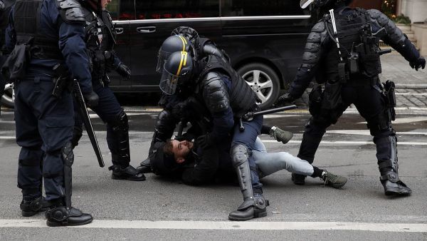 إجراءات أمنية مشددة شملت نشر أكثر من 60 ألف عنصر أمن لمواجهة ما وصف بـ"السبت الأسود"