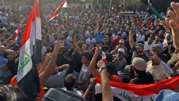 متظاهرون في البصرة جنوب العراق
